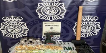 Detenidos en Torremolinos por robar en la vivienda de un conocido una caja fuerte con una gran cantidad de dinero