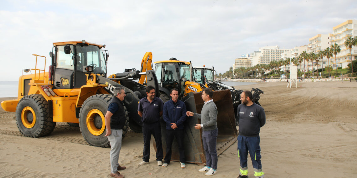 Marbella suma nueva maquinaria para la limpieza y mantenimiento de las playas, que también se destinará a ríos y parcelas