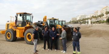 Marbella suma nueva maquinaria para la limpieza y mantenimiento de las playas, que también se destinará a ríos y parcelas