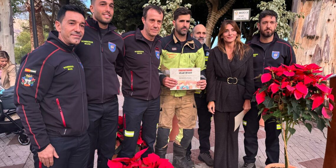 Mijas rinde homenaje a los voluntarios que se volcaron con los damnificados por la DANA