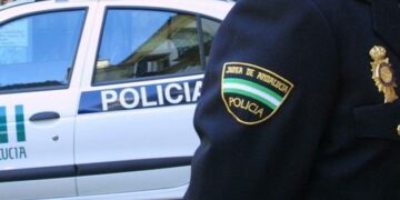 La Policía detiene a un hombre en Marbella por encerrar a su expareja casi inconsciente en el canapé de una cama