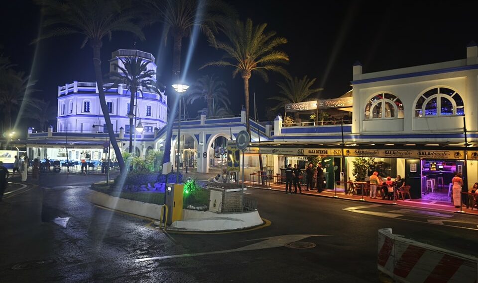 Un joven herido grave tras sufrir una agresión en un pub del Puerto Deportivo de Estepona