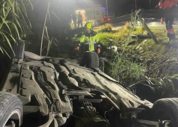 Accidente en Estepona: un coche vuelca por la A-7 y dos personas son trasladadas al hospital
