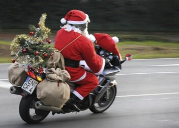 Llega la I Papanoelada solidaria a Mijas con un recorrido festivo y una gran paella popular