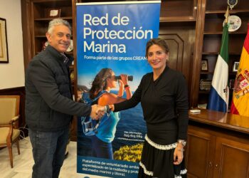 El Ayuntamiento de Mijas y la Fundación Aula del Mar Mediterráneo suscriben un acuerdo para impulsar la Red de Protección Marina