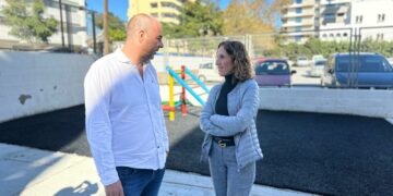 El Ayuntamiento de Fuengirola renueva el pavimento de una zona exterior del colegio Santa Amalia