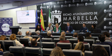 La alcaldesa de Marbella destaca el reto de construir 2.200 viviendas protegidas en esta legislatura