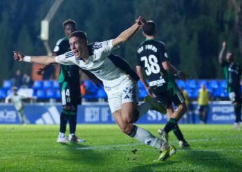 Jorge Álvarez desata la locura en el 93′ y el Marbella se enfrentará a un rival de Primera