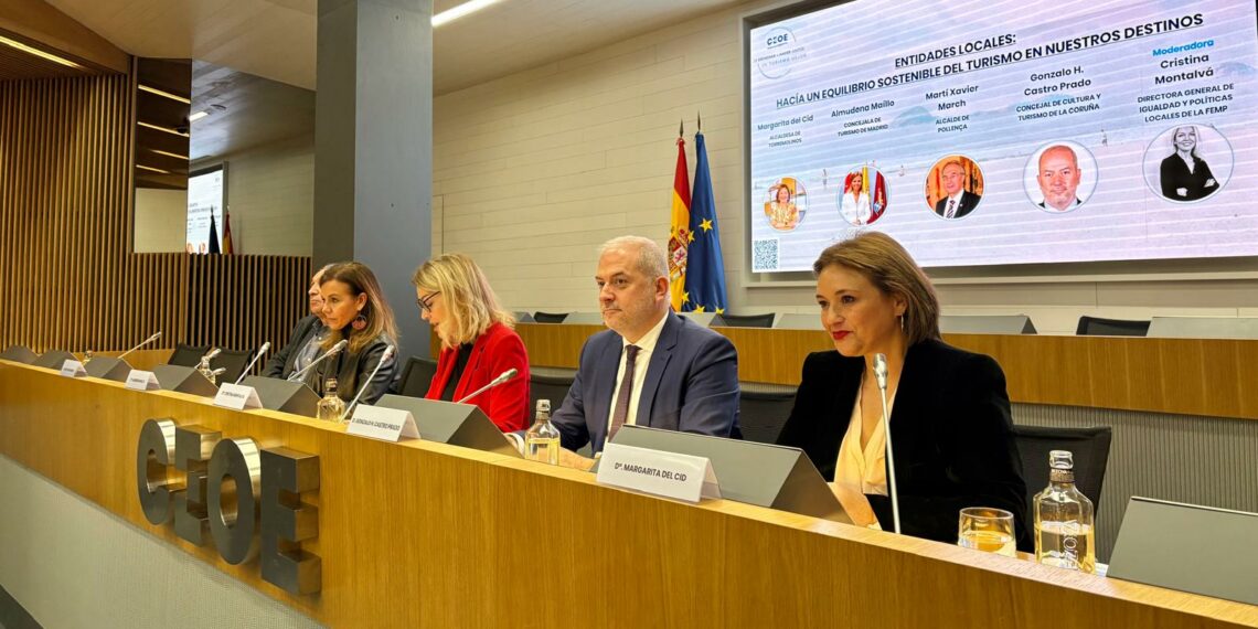 Del Cid apuesta por una regulación de todos los sectores alojativos con el objetivo de garantizar la excelencia turística