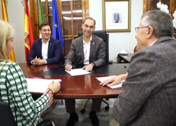 El Ayuntamiento adquiere unos terrenos en Rocas Blancas para construir casi 200 viviendas públicas para jóvenes y personas con necesidades especiales