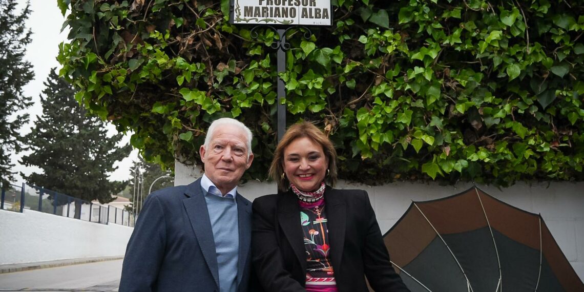 Torremolinos homenajea con una calle a Mariano Alba en reconocimiento a una vida dedicada a la enseñanza