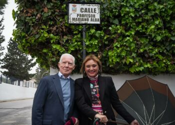 Torremolinos homenajea con una calle a Mariano Alba en reconocimiento a una vida dedicada a la enseñanza
