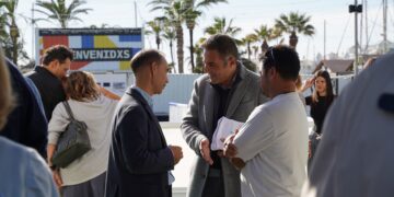 Mercadillo artesanal, una pista de hielo, numerosos talleres y varias actuaciones, platos fuertes de la oferta del Puerto Deportivo en Navidad