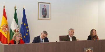 El Ayuntamiento de Estepona critica el «nuevo tasazo» de basura y fija una subida anual de cinco euros por recibo