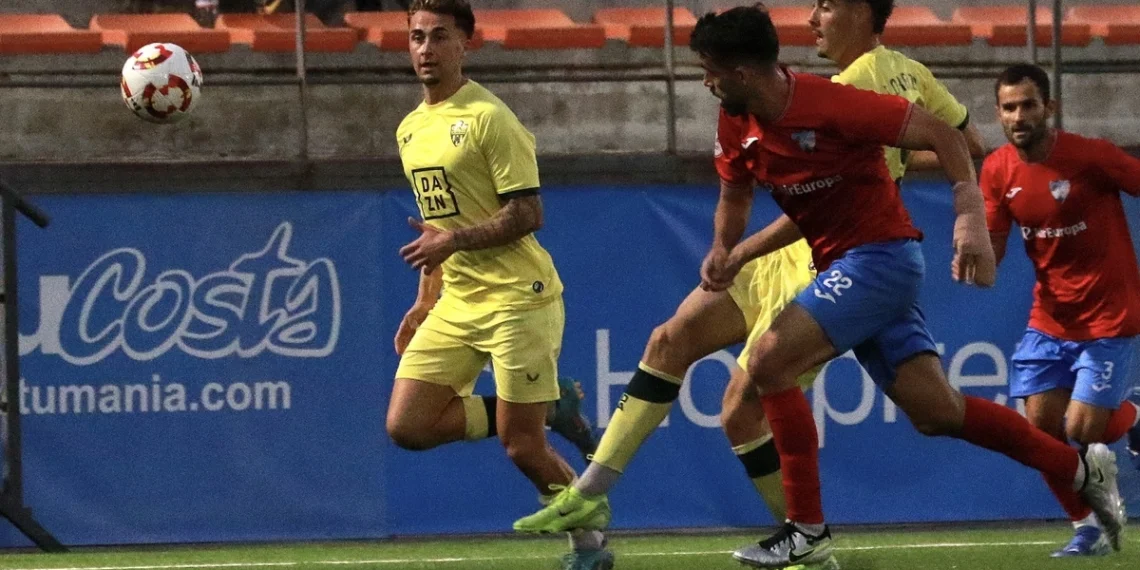 Suerte dispar en Segunda RFEF: el Estepona se desinfla antes de la Copa y el Torremolinos se crece