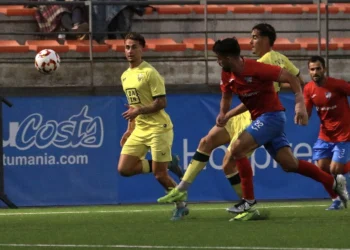 Suerte dispar en Segunda RFEF: el Estepona se desinfla antes de la Copa y el Torremolinos se crece