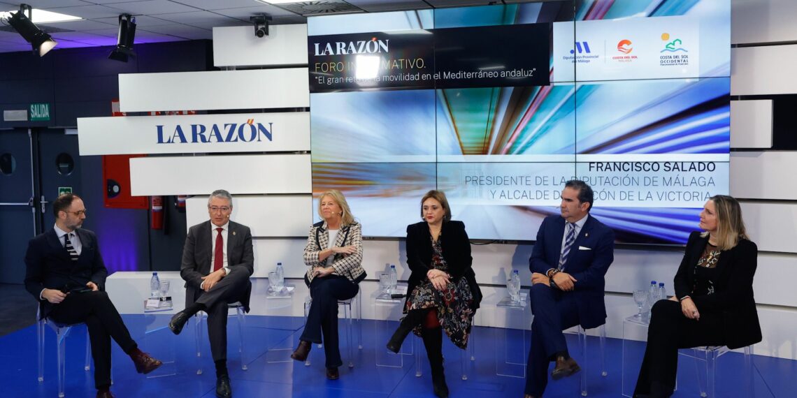 Salado apela a la unidad para reivindicar el tren litoral entre Nerja y Algeciras y exige que, mientras llega, se libere o bonifique “el peaje más caro de España”