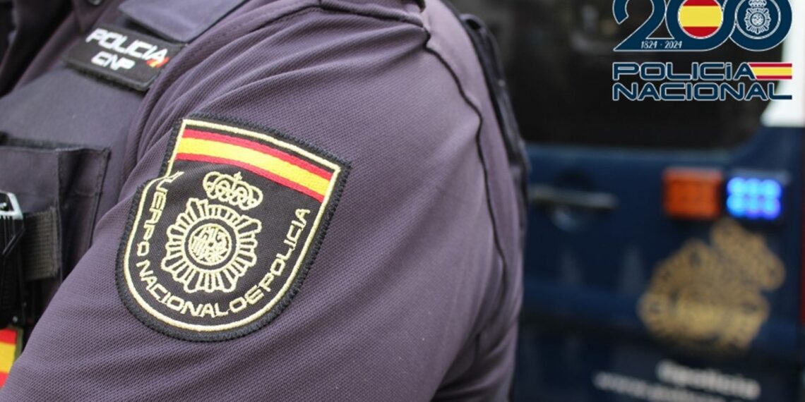 Hospitalizada una mujer que fue arrojada desde un cuarto piso por un hombre en Marbella