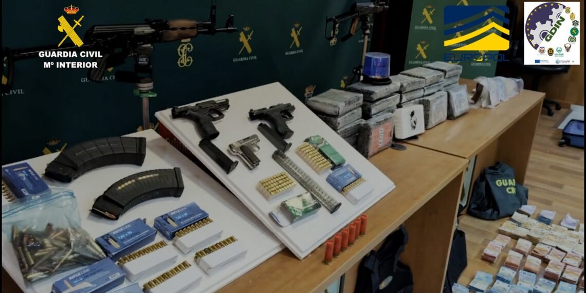 Intervienen armas de guerra y 4.000 kilos de droga en una operación contra el narcotráfico