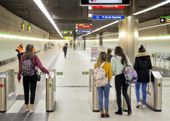 La Junta aprueba un nuevo título monedero con descuentos progresivos para el metro