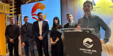 Casares presenta en Fitur una nueva campaña turística basada en la historia de su municipio