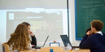 La Junta acerca la Inteligencia Artificial a más de 48.000 estudiantes en las aulas de la provincia