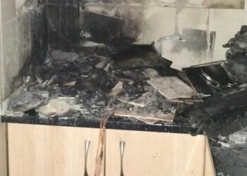 Un incendio afecta a la cocina de una vivienda en Torremolinos