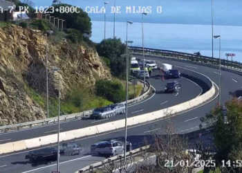 Dos siniestros paralizan la A-7 por La Cala de Mijas y Marbella en ambas direcciones