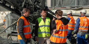 El Ayuntamiento refuerza con un sistema de anclajes un tramo del Paseo Marítimo afectado por los temporales