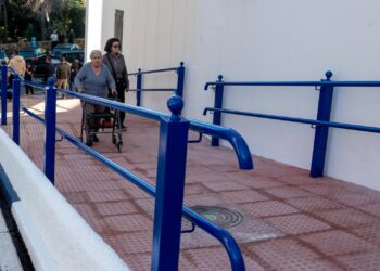 Finaliza la construcción de una rampa que mejora la accesibilidad y garantiza la conexión segura entre las calles San Antonio y Boquerón