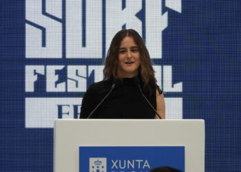 Sarah Almagro brilla en Fitur y se consagra como subcampeona mundial de surf adaptado