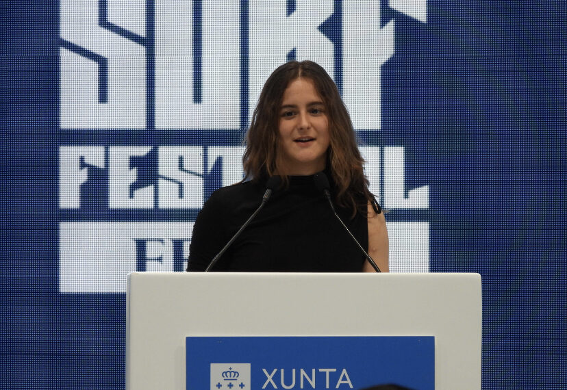 Sarah Almagro brilla en Fitur y se consagra como subcampeona mundial de surf adaptado