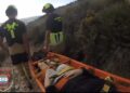 Bomberos rescatan a una mujer herida en la Sierra de Mijas
