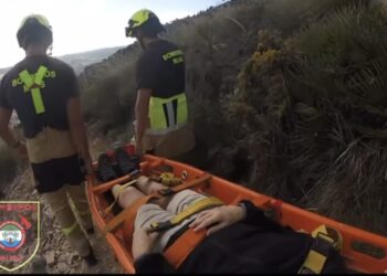 Bomberos rescatan a una mujer herida en la Sierra de Mijas