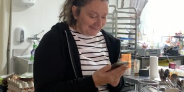 «Mis clientes son mis amigos»: el lema con el que Isabelle gana el premio al ‘mejor servicio’ en la ruta de la tapa de Torremolinos