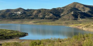 La Diputación invertirá un millón de euros en la mejora del área recreativa del embalse de La Viñuela