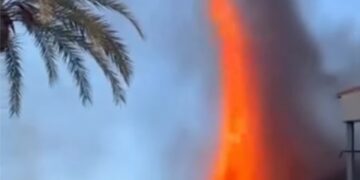 Tensión en Calahonda: un hombre de 37 años, afectado por el incendio de un vehículo