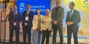 Fuengirola se consolida como destino de bienestar y deporte en FITUR 2025