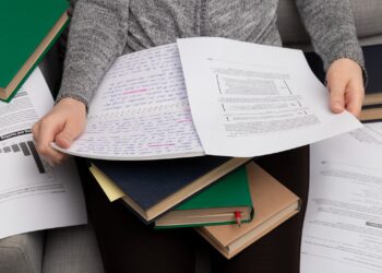 Las tesis doctorales leídas en las universidades andaluzas crecen más de un 6% hasta alcanzar las 1.722