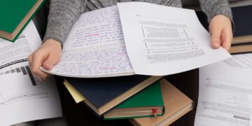 Las tesis doctorales leídas en las universidades andaluzas crecen más de un 6% hasta alcanzar las 1.722