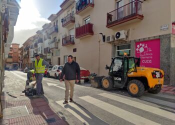 El Ayuntamiento de Mijas realiza la renovación en superficie de tres calles de Las Lagunas para ganar en accesibilidad