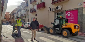El Ayuntamiento de Mijas realiza la renovación en superficie de tres calles de Las Lagunas para ganar en accesibilidad