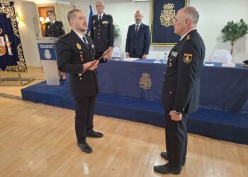 Javier Salas destaca la trayectoria del nuevo comisario de Fuengirola en la lucha contra el narcotráfico y el crimen organizado