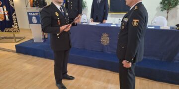 Javier Salas destaca la trayectoria del nuevo comisario de Fuengirola en la lucha contra el narcotráfico y el crimen organizado