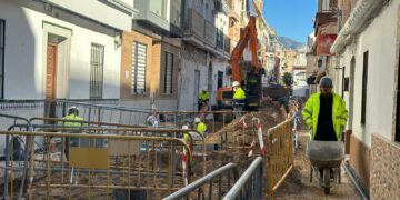 El Ayuntamiento de Fuengirola inicia la remodelación integral de la calle Independencia