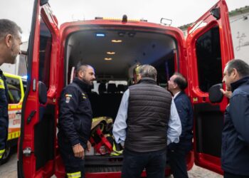 Comienza la tramitación para aumentar con otros cinco vehículos híbridos la flota de Policía Local y Bomberos en Benalmádena