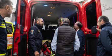 Comienza la tramitación para aumentar con otros cinco vehículos híbridos la flota de Policía Local y Bomberos en Benalmádena