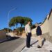 La transformación total de la calle Los Naranjos, en el corazón de la Costa, afronta su recta final tras una inversión de 221.000 euros