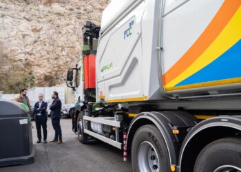 El Ayuntamiento continúa con la modernización del servicio de RSU con la llegada de nuevos vehículos con tecnología punta