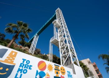 Torremolinos trabaja en la exclusión del pago de ascensores municipales a varios colectivos y en la creación de bonos de descuento